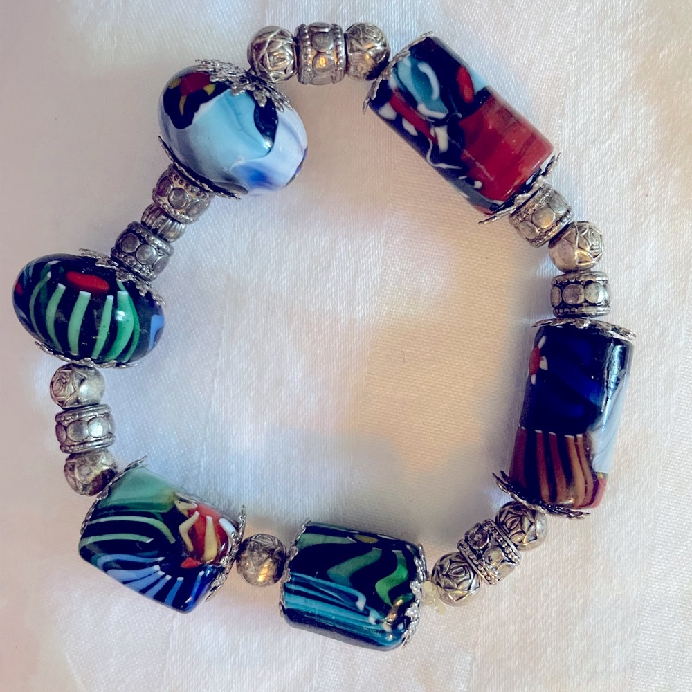 Vintage beaded stretch bracelet.
